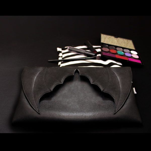 Carmilla-Clutch